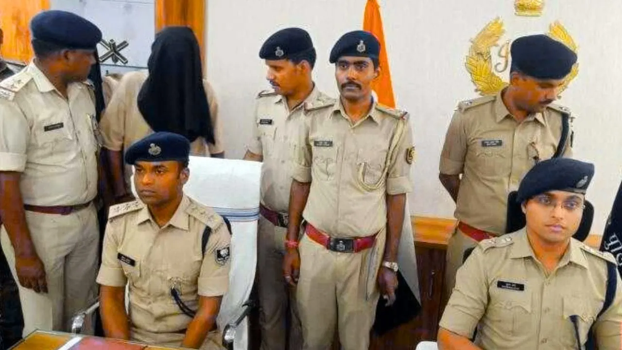 SP Shubham Arya addressing media on Buxar Illegal Arms Recovery