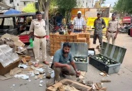 Buxar Furniture Hidden Liquor Seized: फर्नीचर के नीचे छिपाकर लाई जा रही थी 668 लीटर शराब जब्त