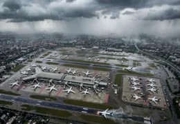 Delhi Heavy Rain 15 Flight Diversion