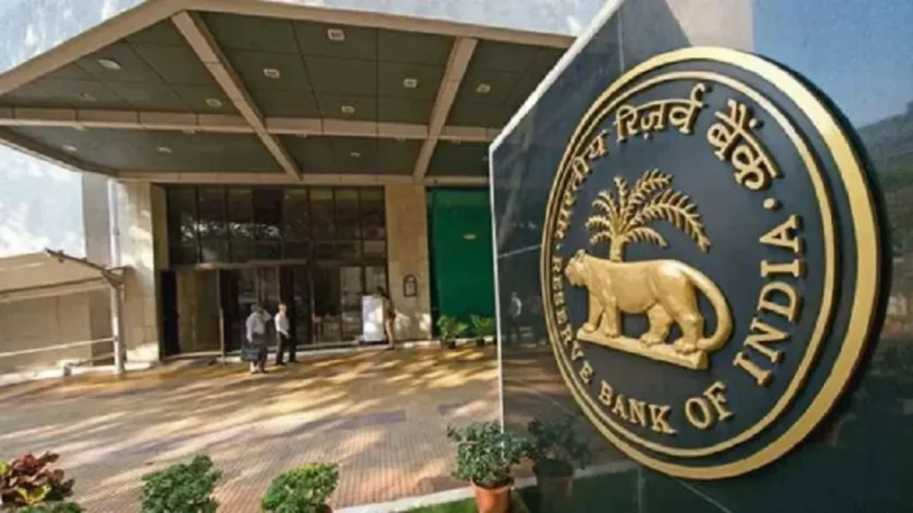 RBI New Rules 2027: अलग-अलग बैंक खातों का झंझट होगा कम! अब एक जगह दिखेगी पैसों और निवेश की जानकारी